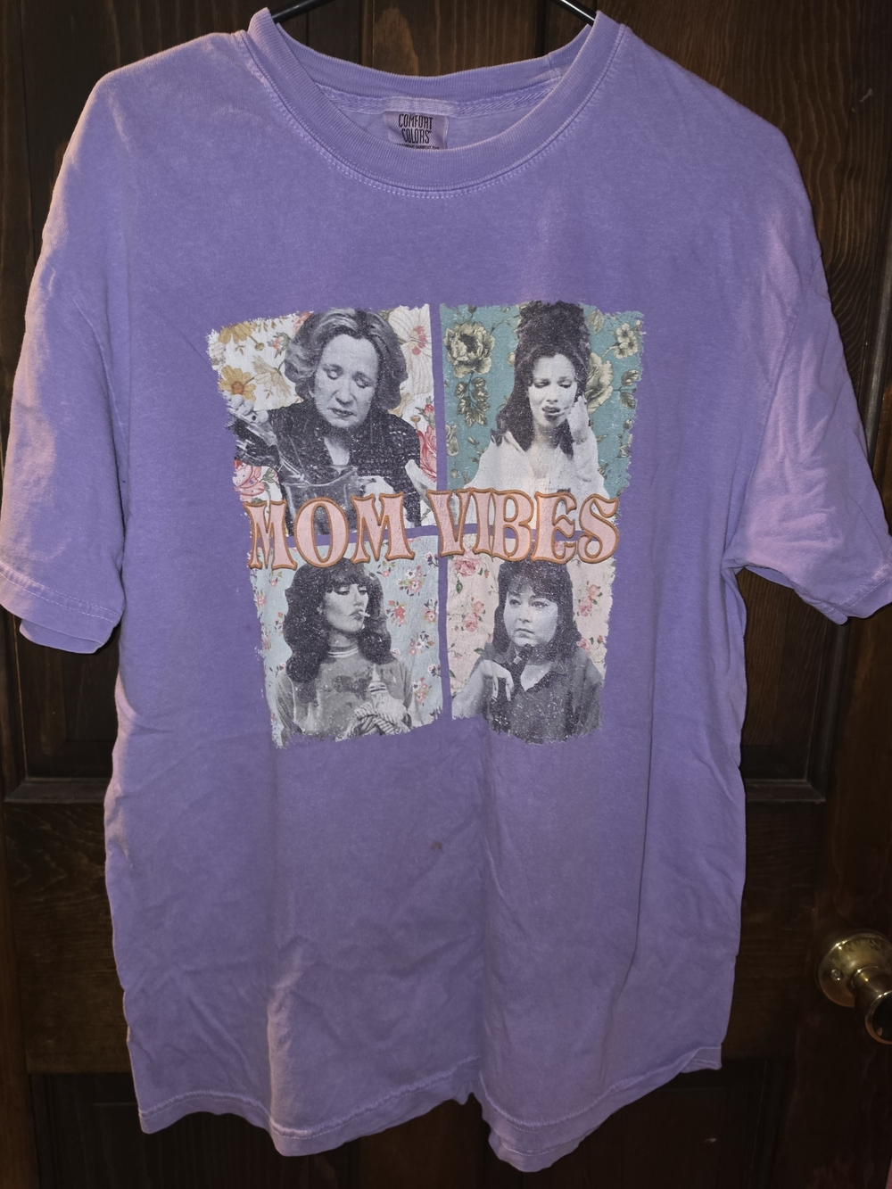 Comfort Colors Lavender 'MOM VIBES' Graphic Tee